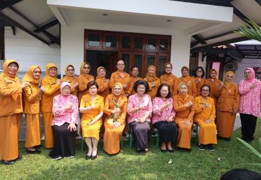 Kunjungan Persatuan Istri Veteran RI (PIVERI) ke Rumah Singgah Yayasan Kanker Payudara Indonesia (YKPI)