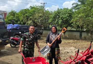 YKPI Peduli Sumatera: Penyerahan Bantuan ke Anggota Yonif 111/Karma Bhakti Aceh Tamiang